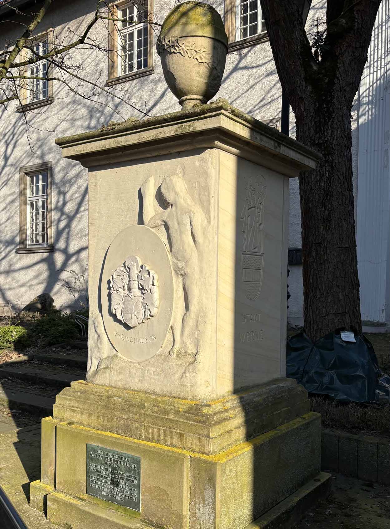 Grabdenkmal von Bürgermeister Ehringhausen vor dem Stadtmuseum Richtung Roggenmarkt. Bild: Stadt Werne