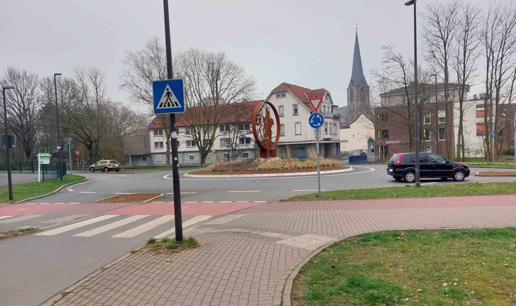 Mit dem Bau des Kreisverkehrs Münsterstraße/Burgstraße/Becklohhof wurde eine weiter Zufahrt geschaffen. Foto: Wagner