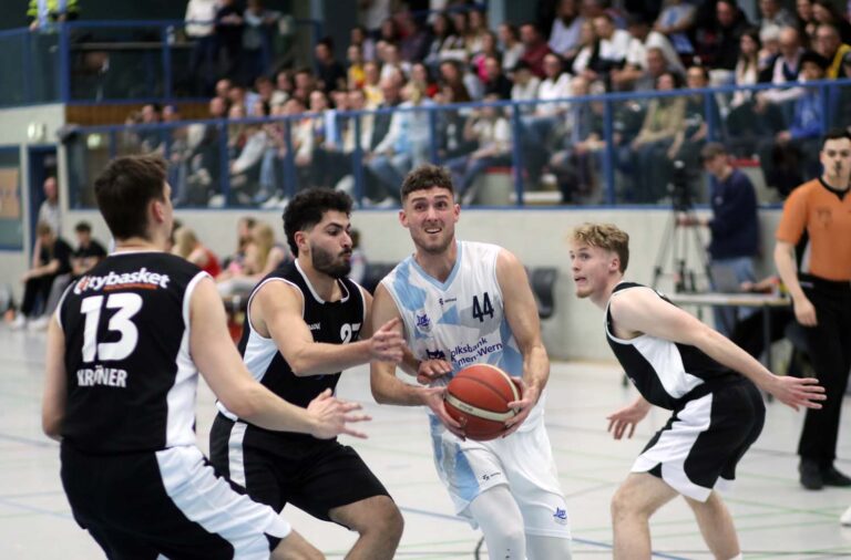 Janne Bromisch erzielte die Punkte 99 und 100 gegen die Citybaskets Recklinghausen II. Foto: Wagner