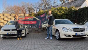 Sarah-Anika und Florian Hüning gingen am 1. März 2023 mit ihrem Taxi-Service an den Start. Gut zwei Jahre später wird das Familienunternehmen eingestellt. Foto: Nicole Schaub