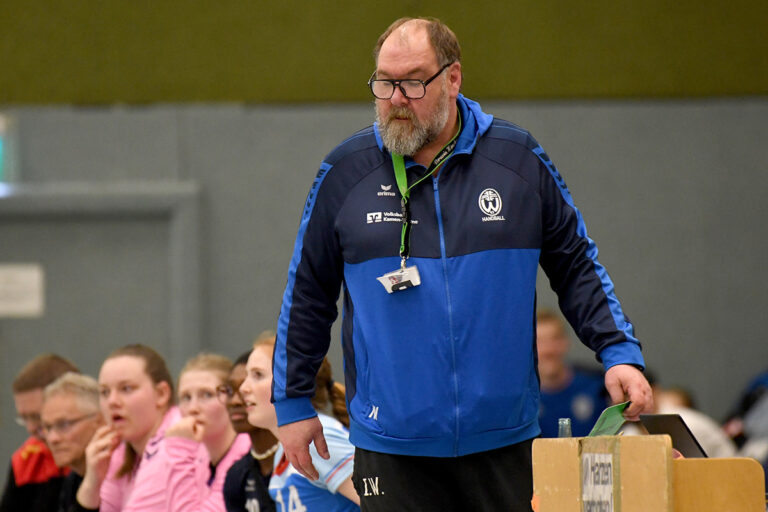Beim Stand von 2:3 nach 15 Minuten nahm Wernes Trainer Ingo Wagner eine Auszeit. Anschließend lief es besser: Die TV-Damen trafen viermal in Folge. Archivfoto: MSW