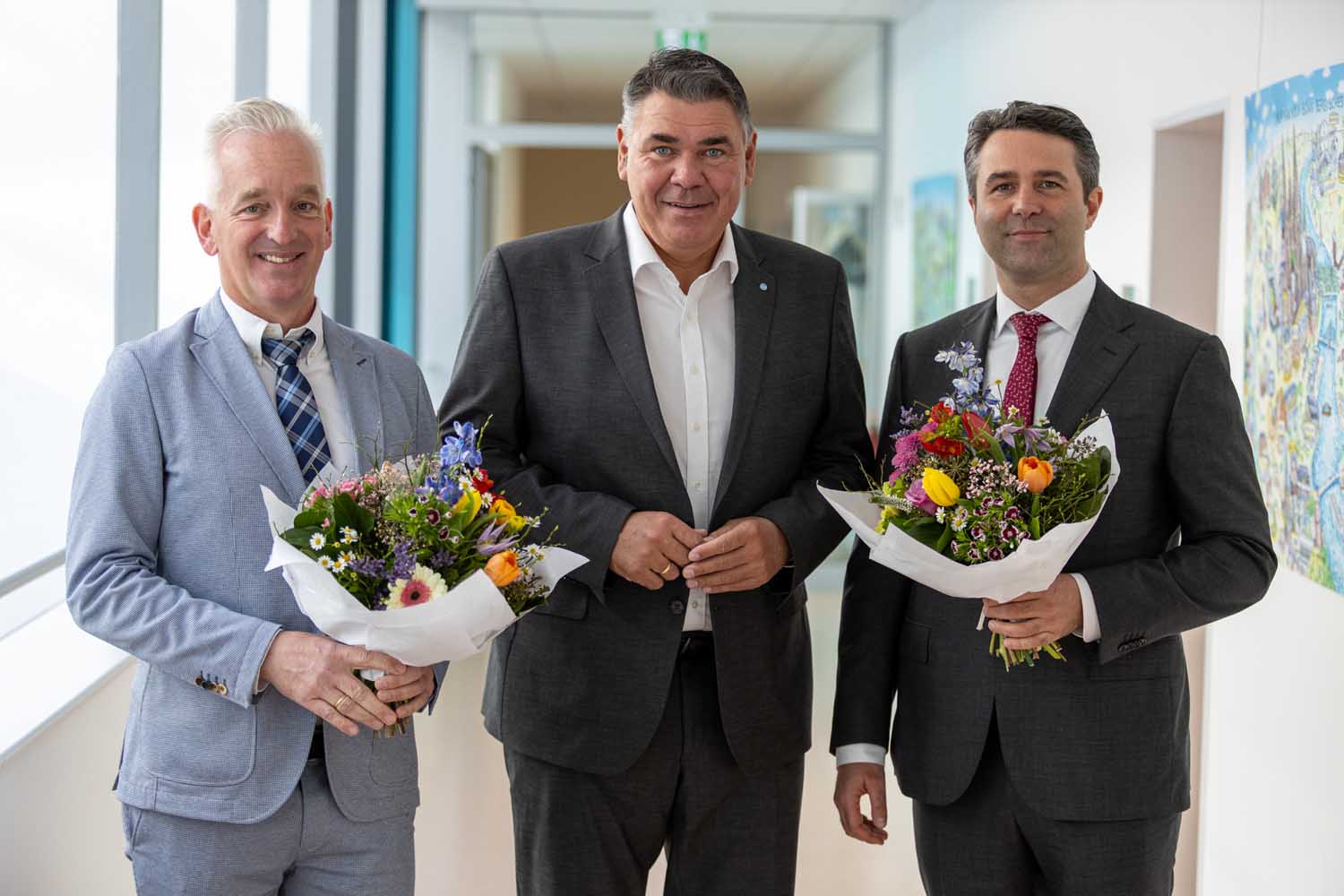 Begrüßung im Verwaltungsvorstand: Landrat Mario Löhr zusammen mit Sven Brüggenhorst (links) und Phillip Reckermann. Foto: Alexander Heine - Kreis Unna