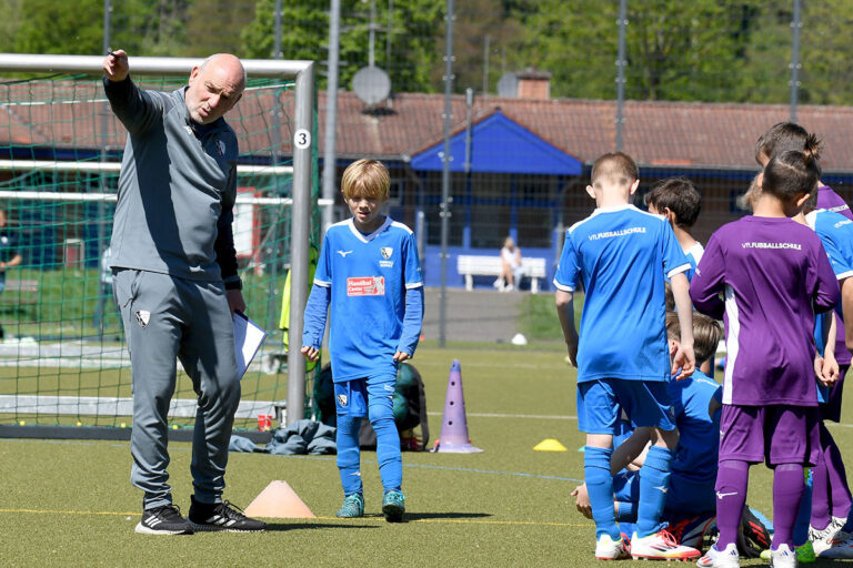 Ex-Bundesliga-Profi Frank Benatelli gab dem Fußball-Nachwuchs Tipps. Foto: WSC