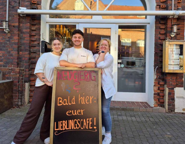 Yara Lindemann, Anthony Inkmann und Edeltraud Lindemann (Lisa Grothaus fehlt auf dem Foto) werden die neuen Gesichter vom "Café Camino". Foto: Isabel Schütte