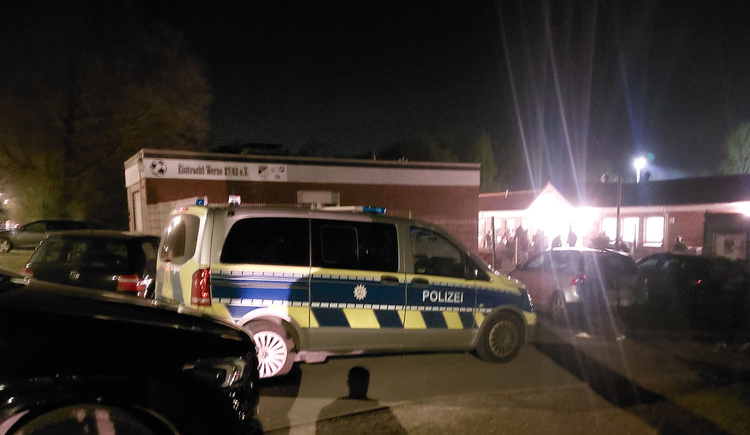 Die Polizei wurde nach dem Spielabbruch der Partie Eintracht Werne gegen TSC Hamm ins Sportzentrum Dahl gerufen. Foto: Wagner
