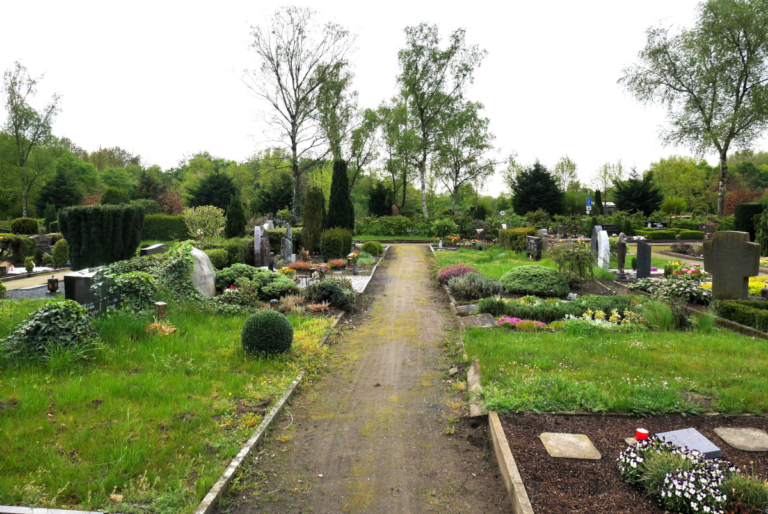 Tatort des Handtaschen-Raubs war der Friedhof in Werne. Archivfoto: Gaby Brüggemann