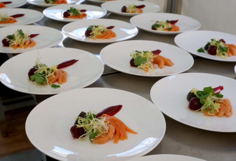 Beim Genussfrühling gibt es eine Änderung. Starkoch Heiko Antoniewicz kommt nicht, leckere Probieraktionen gibt es aber dennoch in Hülle und Fülle, unter anderem mit Thomas Alter. Archivfoto: Volkmer