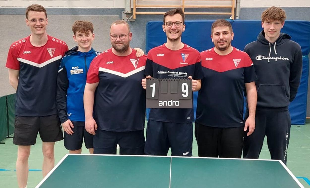 Der WSC fährt weiter voll auf der Erfolgsschiene (von links): Kapitän Moritz Overhage, Jan von Frantzius, Matthias Holtmann, Luca Bröcker (mit dem Endergebnis in Hamm), sowie der doppelte Lino (de Almeida und Sonnen). Foto: Verein