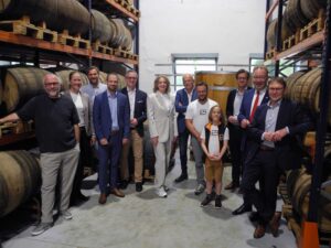 Interessante Einblicke gewährten die Gastgeber und Referenten des IHK-Wirtschaftsgesprächs. Foto: Klaus Brüggemann