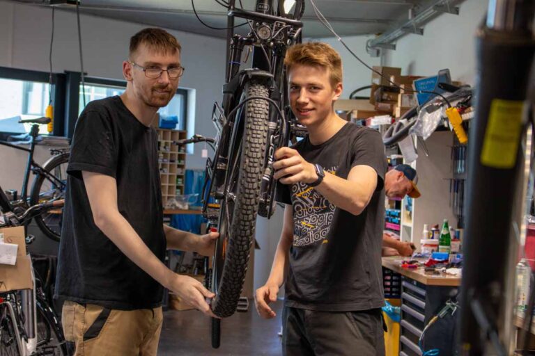 Integrationstag 2023 in der Werkstatt des Fahrradhandels Witteler. Foto: Gemeinde Nordkirchen / Laouari
