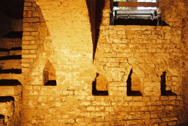 Ein Jahrhunderte alter Keller am Kirchhof. Foto: Schwarze