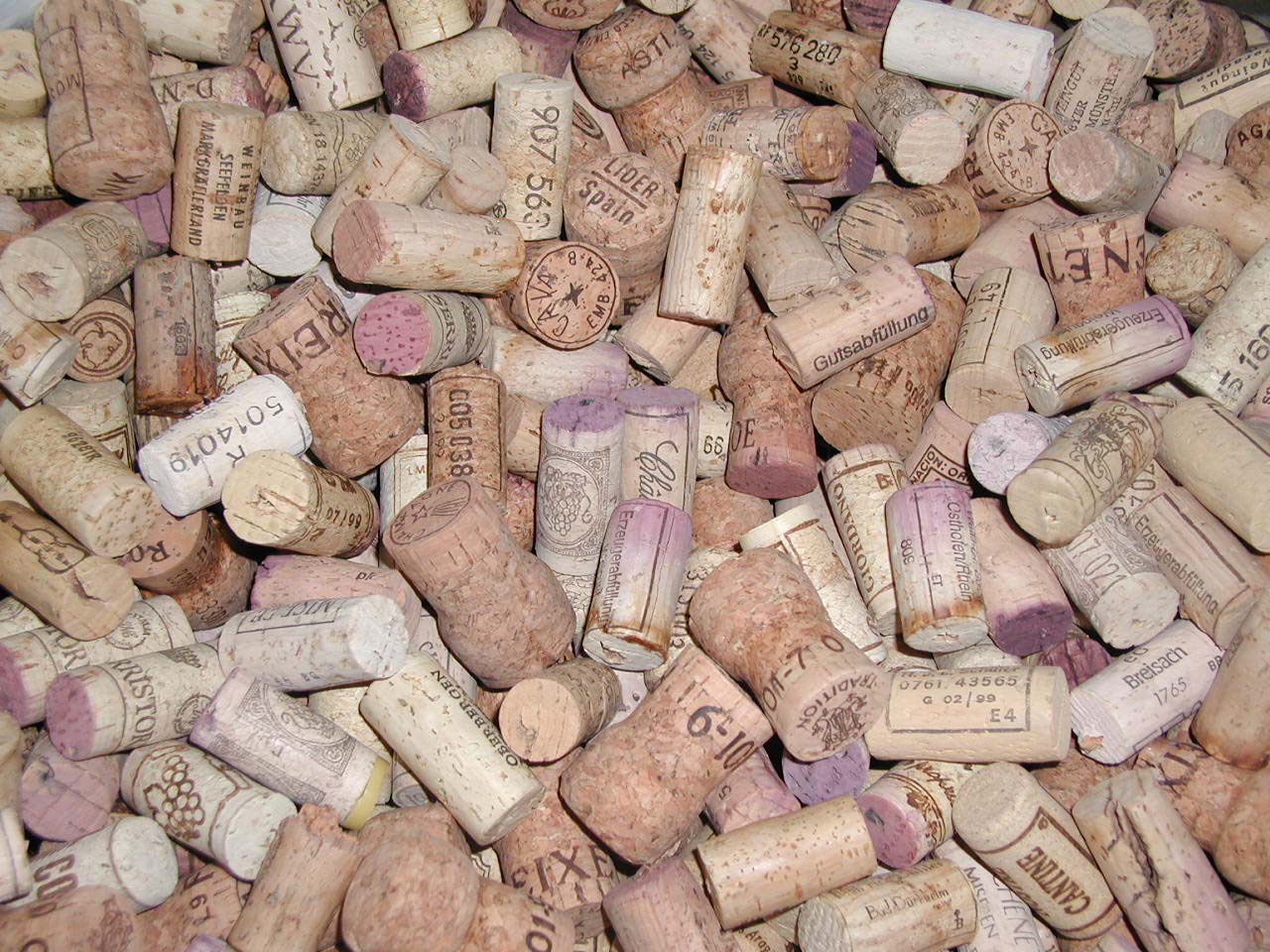 Bereits seit 1994 unterstützt die GWA-Abfallberatung die Aktion „Korken für Kork“, eine Recycling-Aktion des Epilepsie-Zentrums der Diakonie in Kehl-Kork. Foto: GWA
