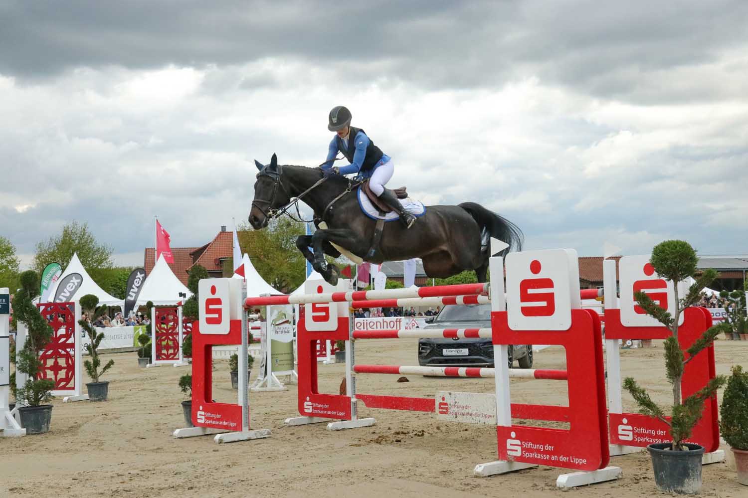 Angelique Rüsen und ihre Stute Colliers Carlotta verwiesen die männlichen Teilnehmer beim Stechen um den 