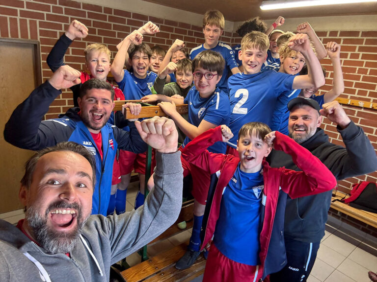 Die D1-Junioren haben in dieser Spielzeit oft Grund zum Jubeln. Hier feiert das Team den 2:0-Derbysieg in Nordkirchen über die D1 von Norsüdcap. Foto: WSC