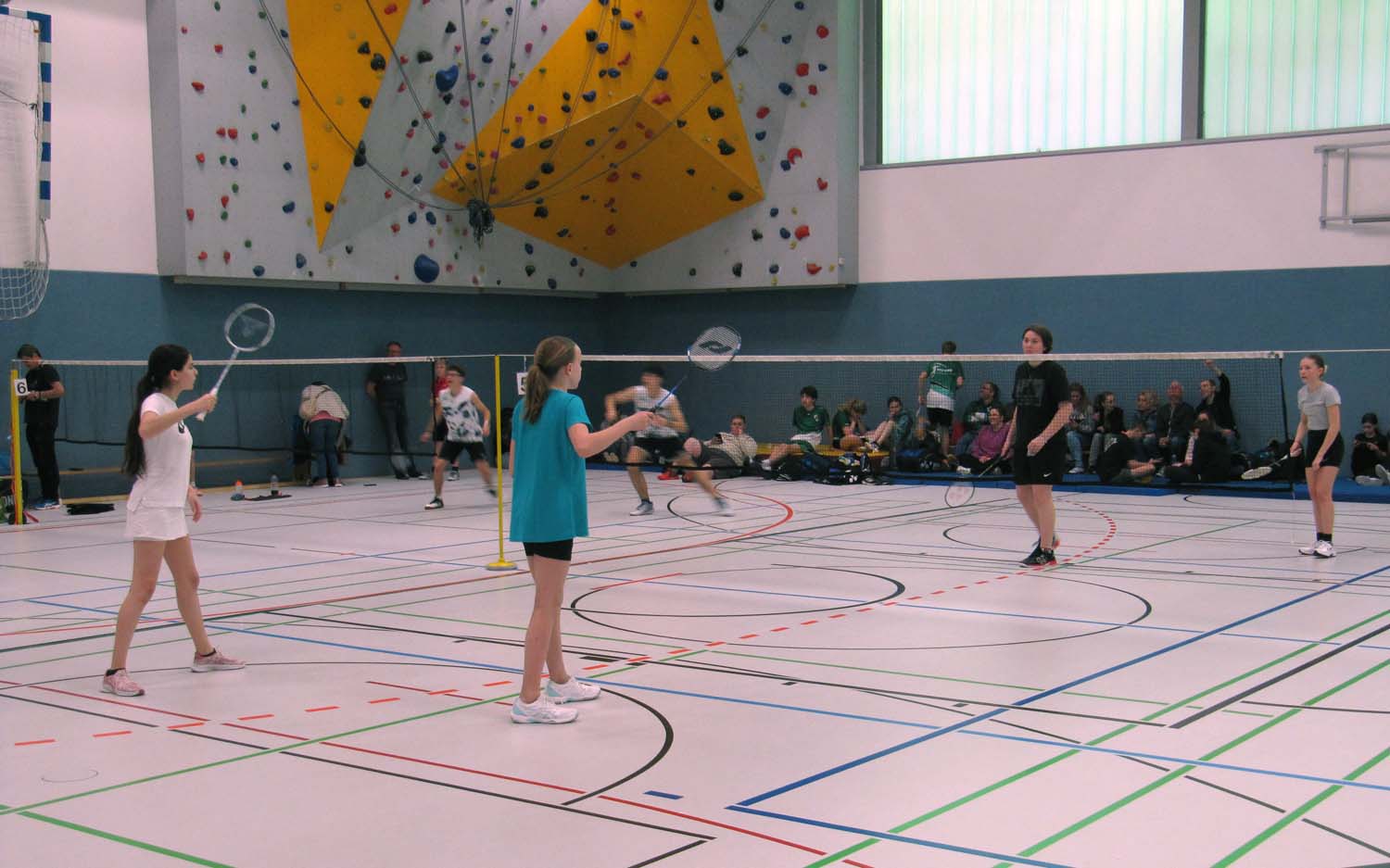 Die Offenen Stadtmeisterschaften im Badminton finden an diesem Wochenende in der Sporthalle des Freiherr-vom-Stein-Berufskollegs statt. Foto: Verein
