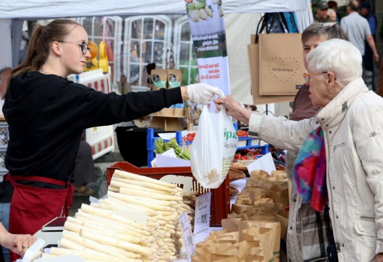 Blumen- und Spargelmarkt lockt in die Innenstadt