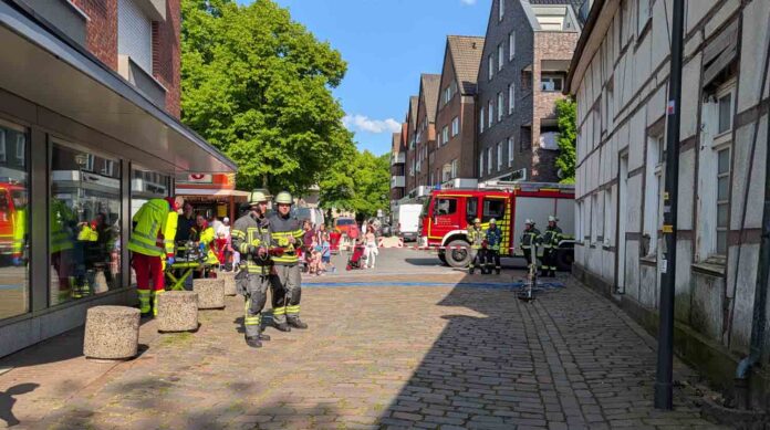 Die Feuerwehr konnte an der Südmauer schnell Entwarnung geben. Lob gab es für die Kirmesbesucher. Foto: FFW