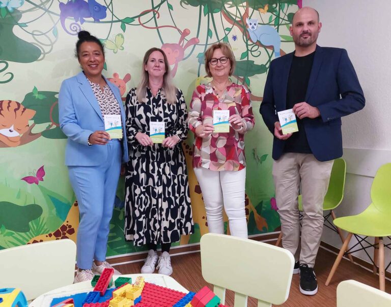 Ziehen eine überaus positive Bilanz nach 20 Monaten (von links): Kinderärztin Jasmin Lidgett, Familienlotsin Anna Gerber, Bettina Stilter, Leiterin des Familiennetzes, und Jugendamtsleiter Maik Rolefs. Foto: Wagner