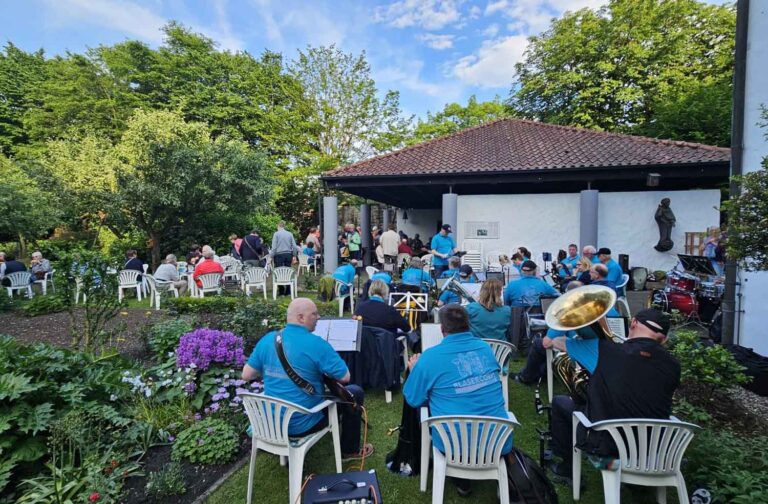 Mit einer Maiandacht im Klostergarten wird auf die anstehende Wallfahrt von Werne nach Werl eingestimmt. Foto: Wallfahrtsausschuss