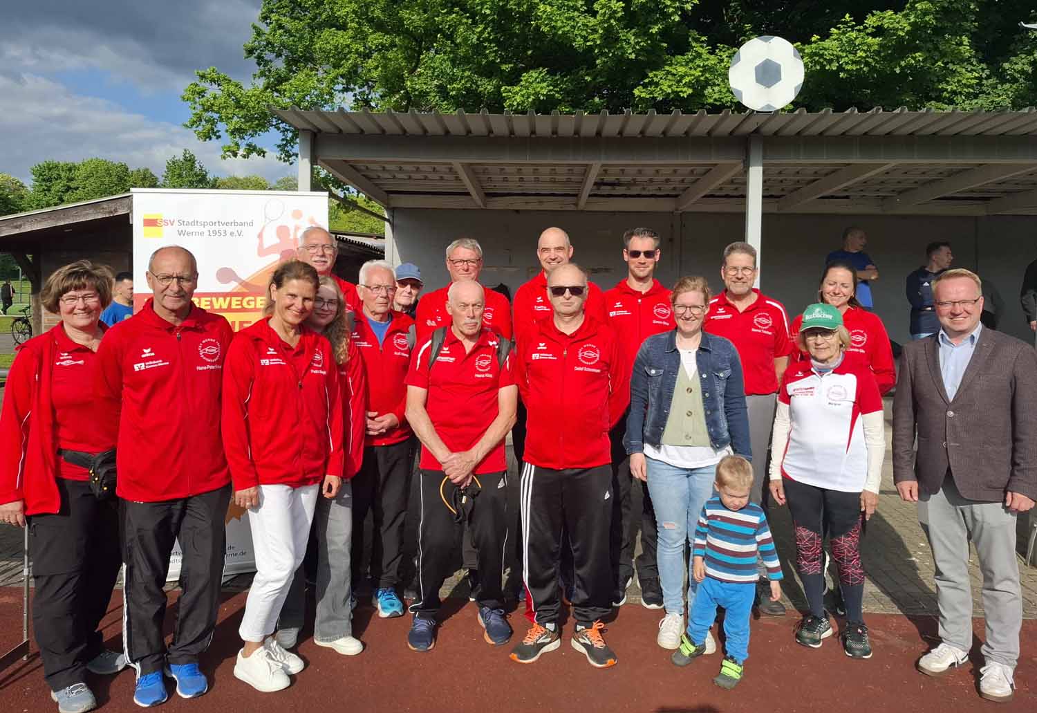 Die Sportabzeichenprüfer/innen freuen sich auf viele Interessierte - ab sofort mittwochs im Sportzentrum Dahl. Fotos: SSV