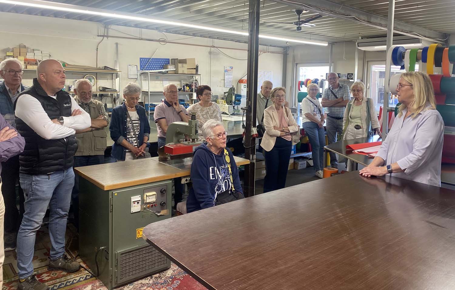 Mitglieder des Heimatvereins statteten der Firma ALF einen Besuch ab. Fotos: Verein