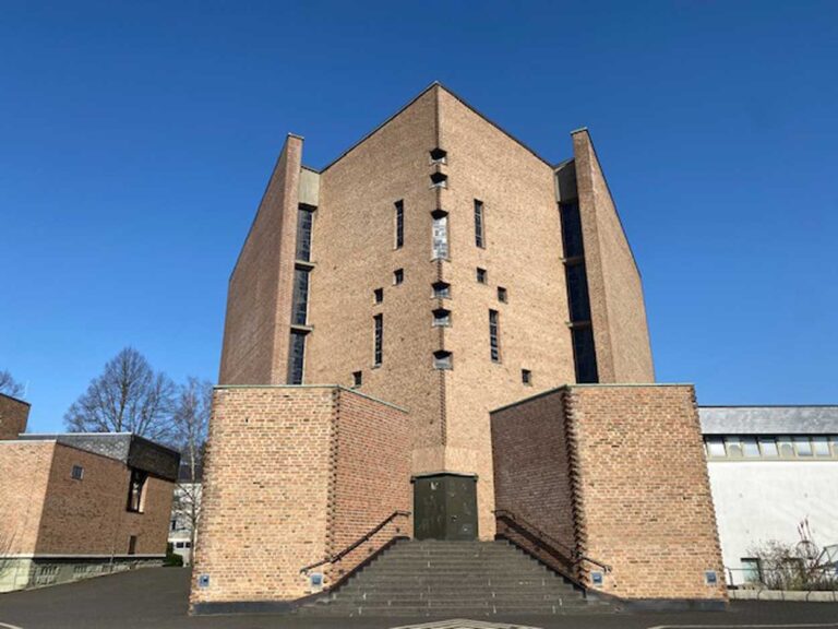 Das Ziel der Pilgertour ist die Abtei Königsmünster, Meschede. Foto: Gabriele Kranemann