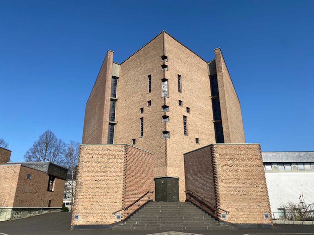 Das Ziel der Pilgertour ist die Abtei Königsmünster, Meschede. Foto: Gabriele Kranemann