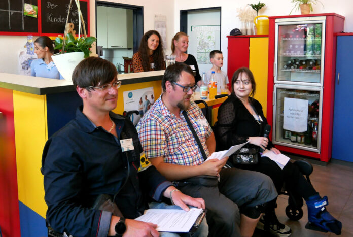 Marius Gellert, Stefan Sibbel und Maike Shmidt (.v.l.) freuten sich über interessierte Gäste zum Start des Inklusionstreffs.