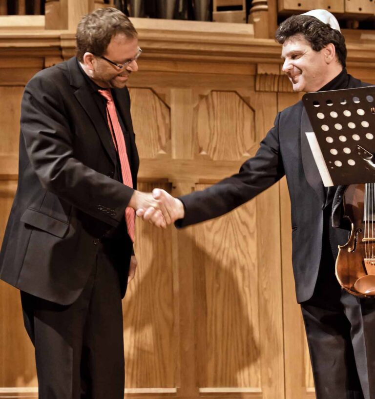 Auf Einladung der Musica Sacra Westfalica sind der ukrainische Bratschist Semjon Kalinow­sky und sein Orgelpartner Thorsten Laux in Werne zu Gast. Foto: privat