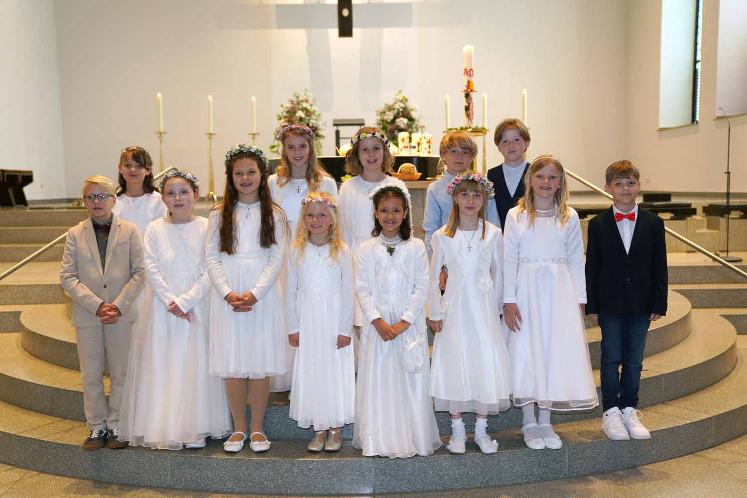 Diese Mädchen und Jungen empfingen am Sonntag erstmals die Heilige Kommunion. Fotos: Pfarrgemeinde St. Christophorus