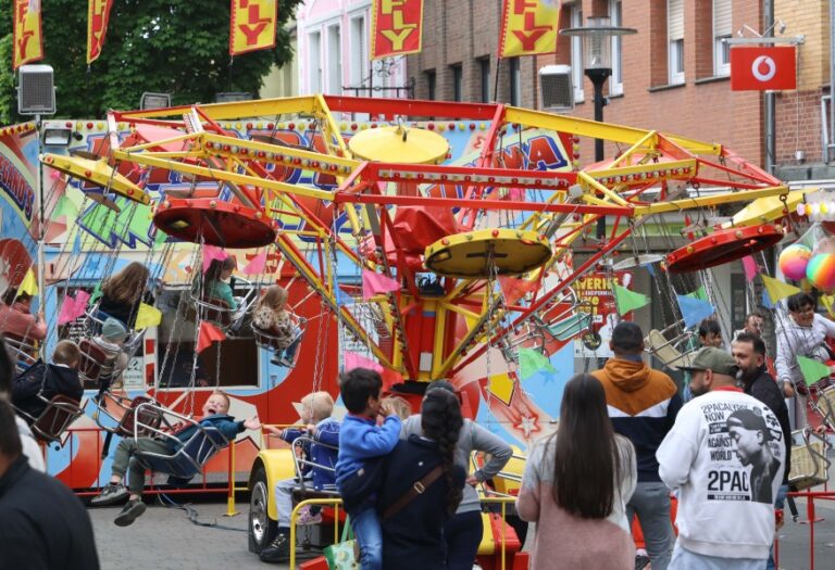 Die Maikirmes 2026 findet in diesem Jahr vom 1. bis 4. Mai in der Innenstadt statt. Archivfoto: Volkmer