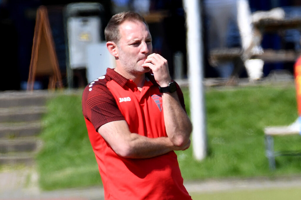 Rein rechnerisch hat sich die Situation für Trainer Lars Müller und den Werner SC trotz der Niederlage in Epe nicht verschlechtert. Es bleibt es bei sieben Punkten Abstand zum ersten Abstiegsplatz. Archivfoto: MSW