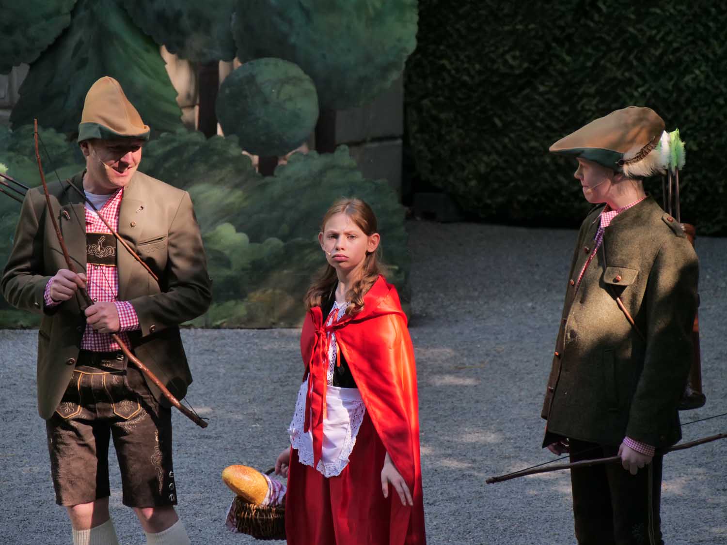 Rotkäppchen (Neele Frieg) war noch zu klein, um an der Castingshow im Märchenland teilzunehmen. Foto: Schwarze