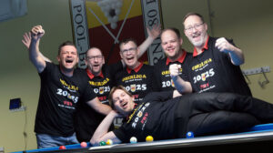 So sehen Oberliga-Aufsteiger aus (v.l.): Niklas Klöhn, Andreas Allrich, Markus Klimecki, Hendrik Piepke, Robert Sroka, Jonathan Dresemann (liegend). Fotos: Verein