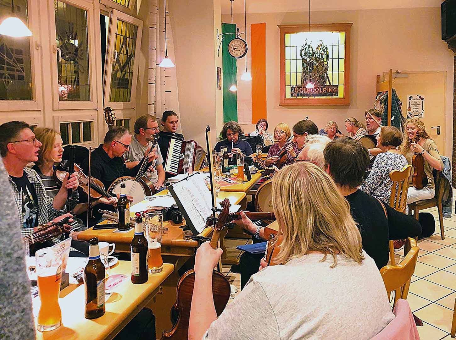 Die Werner Folkmusiker treffen sich ab sofort nicht mehr im Kolpinghaus, wie auf diesem Archivbild, sondern ab dem 14. Mai im 