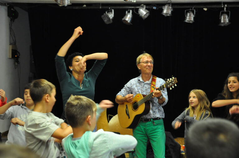 Beim Karibuni-Mitmachkonzert geht es auf musikalische Weltreise. Foto: Karibuni