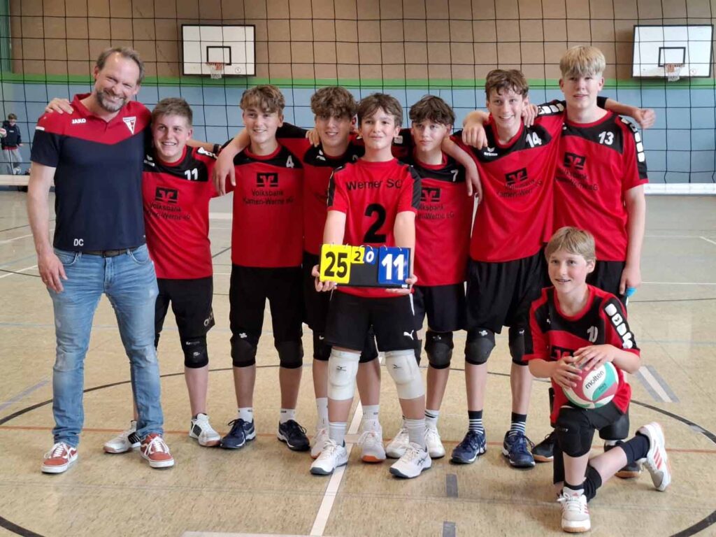 Die U16-Volleyballer des Werner SC dürfen sich Bezirksmeister nennen. Foto: Kollhoff