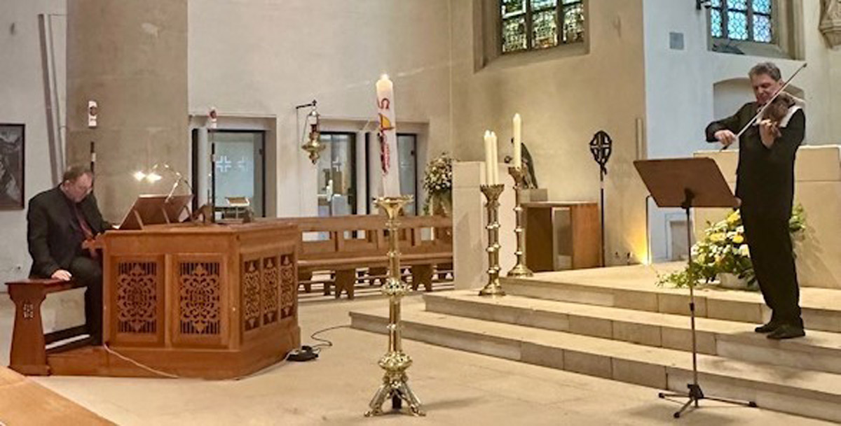 Unter dem Titel „Friedenskonzert mit christlich-jüdischer Musik“ verbanden der ukrainische Bratschist Semjon Kalinowsky und der Organist Prof. Thorsten Laux nicht nur zwei beeindruckende Instrumente, sondern auch zwei religiöse Kulturräume. Foto: privat
