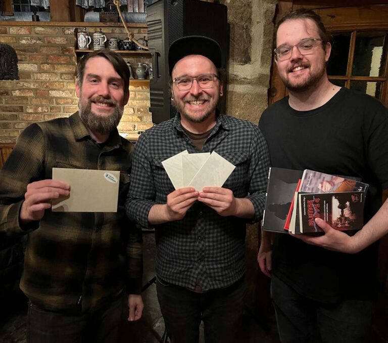 Die Gewinner des "Unnützen Quizzens": Die Brainstorm Trooper (3), Die Federweisen (1) und Ich quiz mit mein'n Besten (2). Fotos: Charlotte Eichelsdörfer