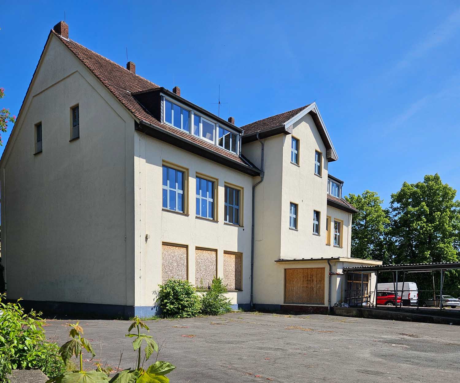 Auf dem Gelände der ehemaligen Steintorschule soll Wohnraum entstehen. Das ist schon länger geplant. SPD-Bürgermeisterkandidat Lars Hübchen fordert nun eine schnellere Umsetzung. Foto: privat