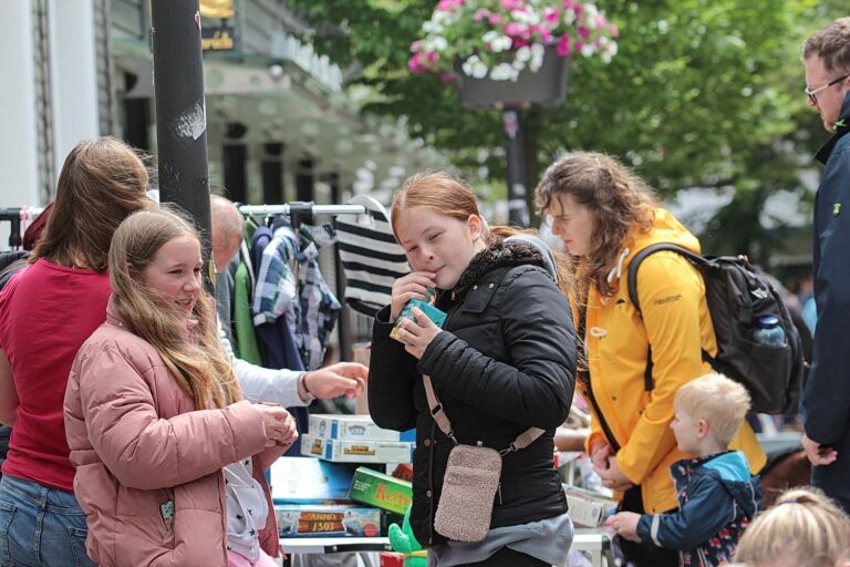 Der Familienflohmarkt in Werne ist 2026 ausverkauft. Für spontane Trödler/innen werden Restplätze vorgehalten. Archivfoto: Steinmüller