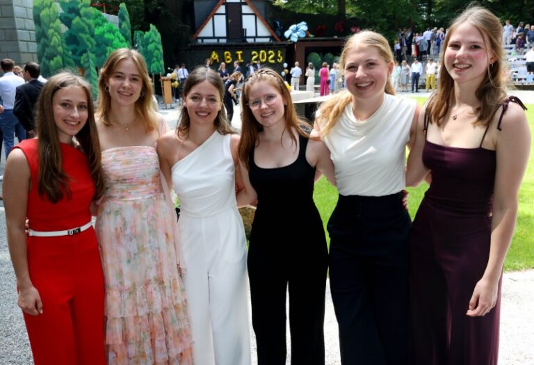 St.-Christophorus-Gymnasium: Abiturientia 2025 feiert in der Freilichtbühne