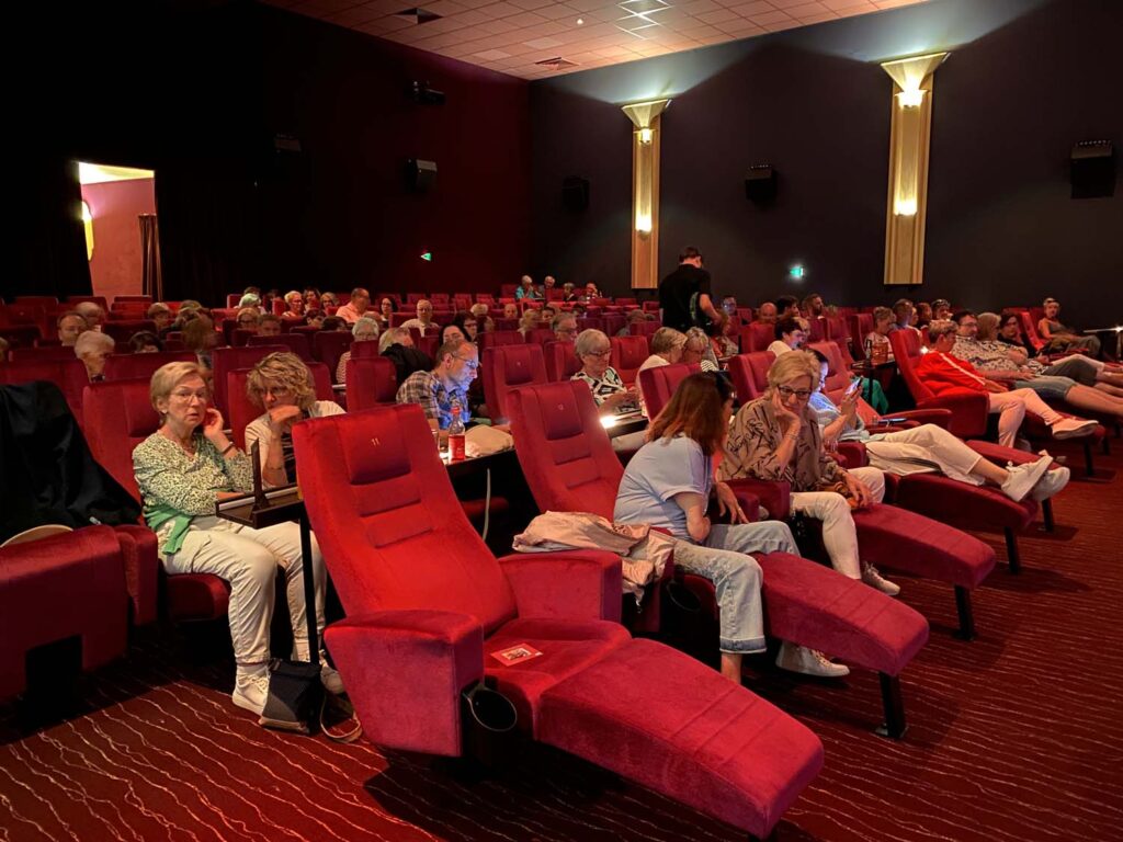 Im großen Kinosaal des Capitol-Cinema-Centers Werne konnte es sich das Publikum gemütlich machen. Foto: Schwarze