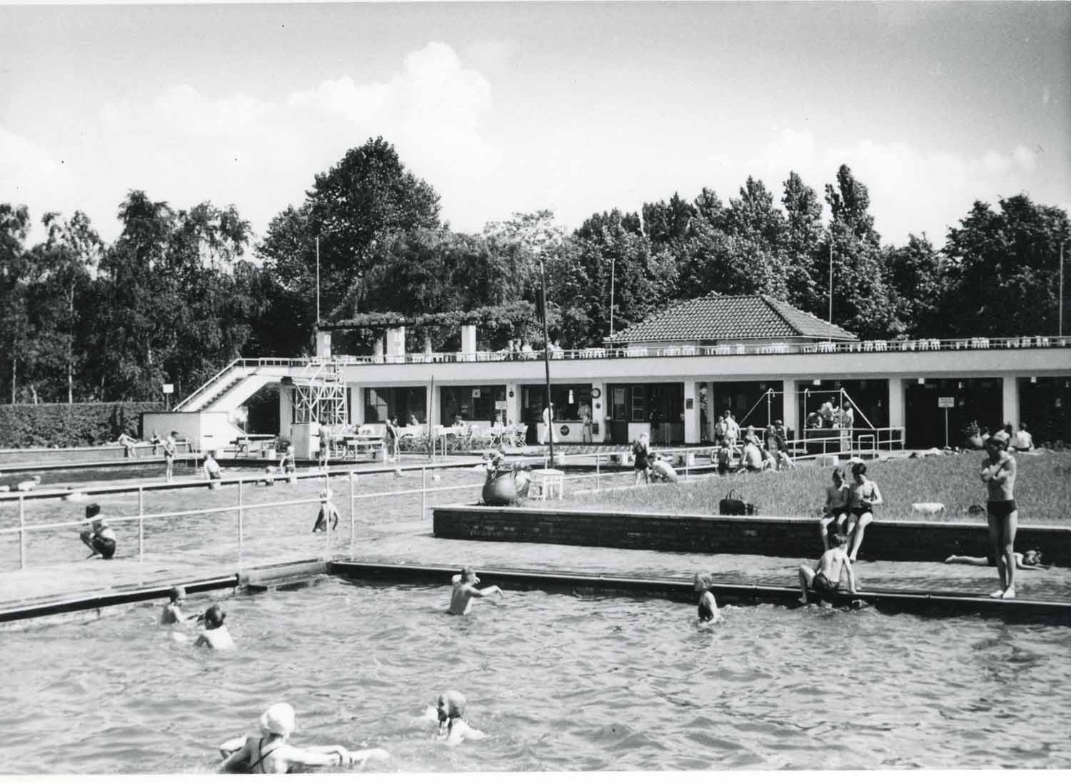 Freibad des Solebads Werne, ca. 1960. Fotosammlung Stadt Werne Inv.-Nr. MWF01407
