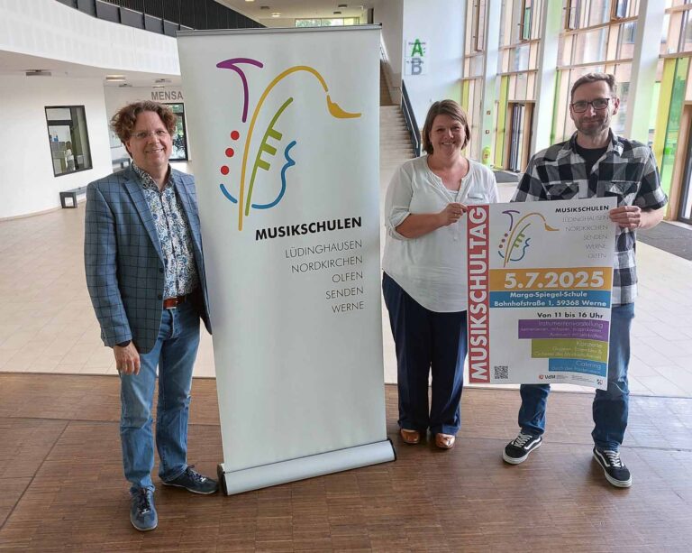 Freuen sich auf den "Tag der offenen Tür (von links): Matthias Lichtenfeld, Leiter des Musikschulkreises Lüdinghausen. Julia Altfeld (Musikschulverwaltung) und Oliver Kohlmann (Kulturbüro Werne). Foto: Wagner