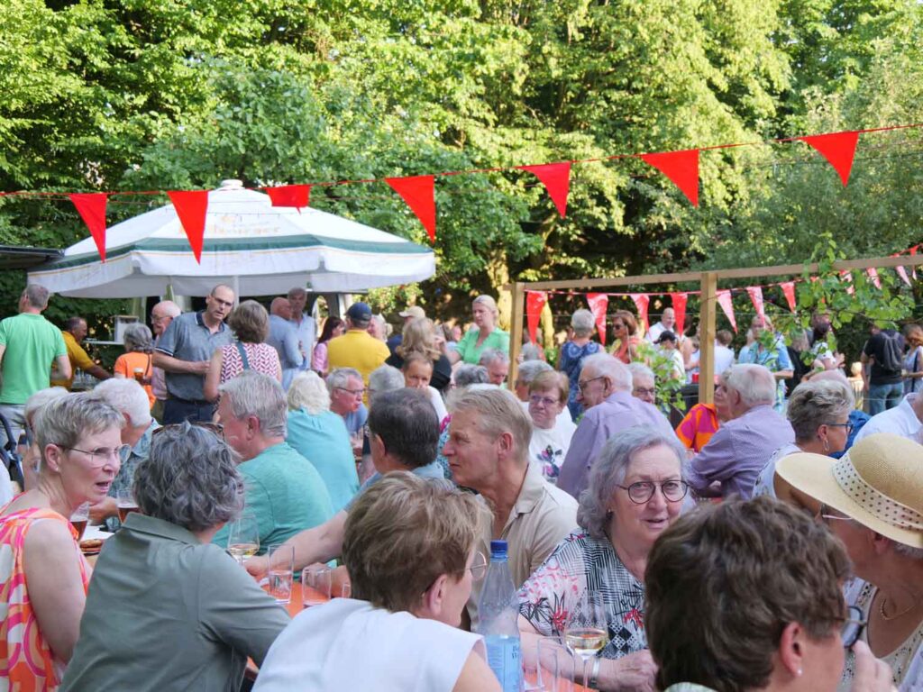 Gutes Wetter, gute Stimmung beim Plätzerfest 2025. Foto: Schwarze