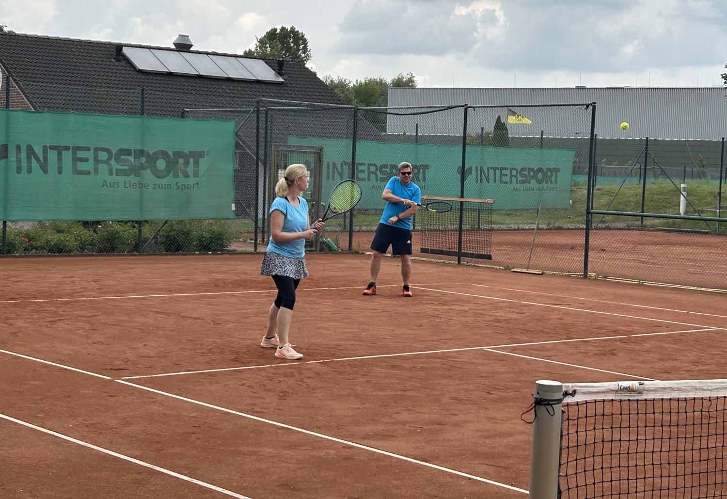 Am Pfingstmontag fanden die Turnierspiele beim TCBW wieder planmäßig auf der Außenanlage statt. Fotos: Verein