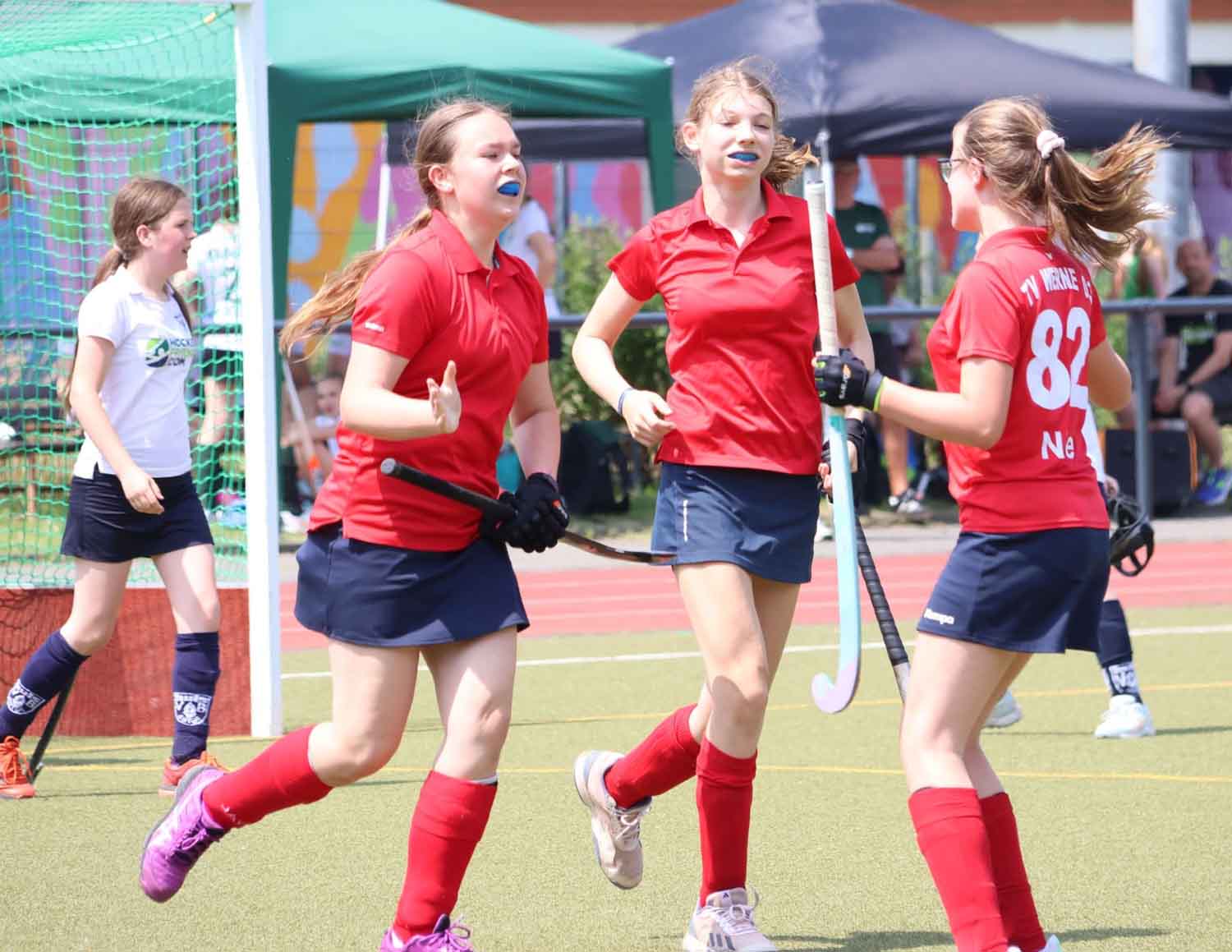 Die weibliche U14 des TV Werne konnte beim Heimturnier im Lindert keinen Sieg feiern. Fotos: Verein