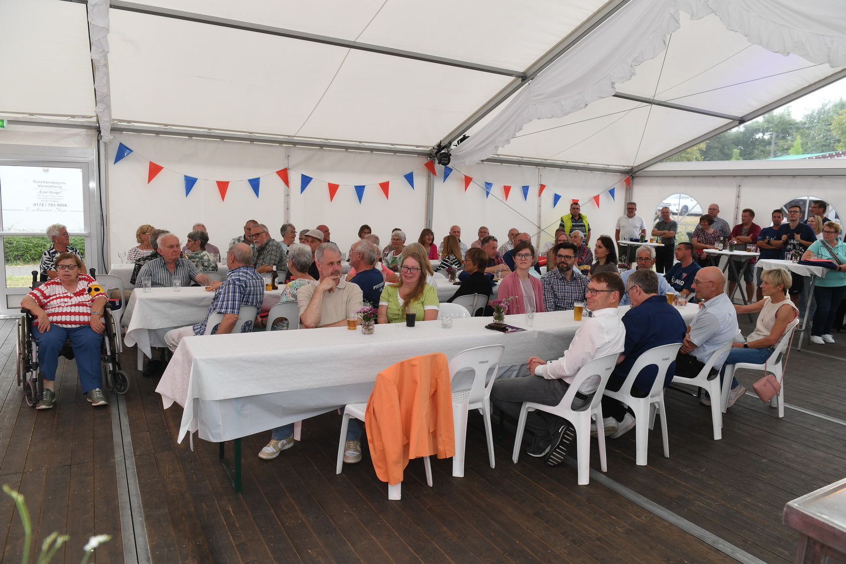 Die Party im Festzelt ging bis in die frühen Morgenstunden. Foto: Stengl