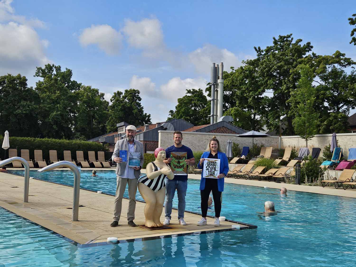 Anne Kleimann, Henrik Schmidt (beide Solebad Werne) und Hubertus Waterhues (links) freuen sich auf das Kulturevent im Solebad. Foto: privat